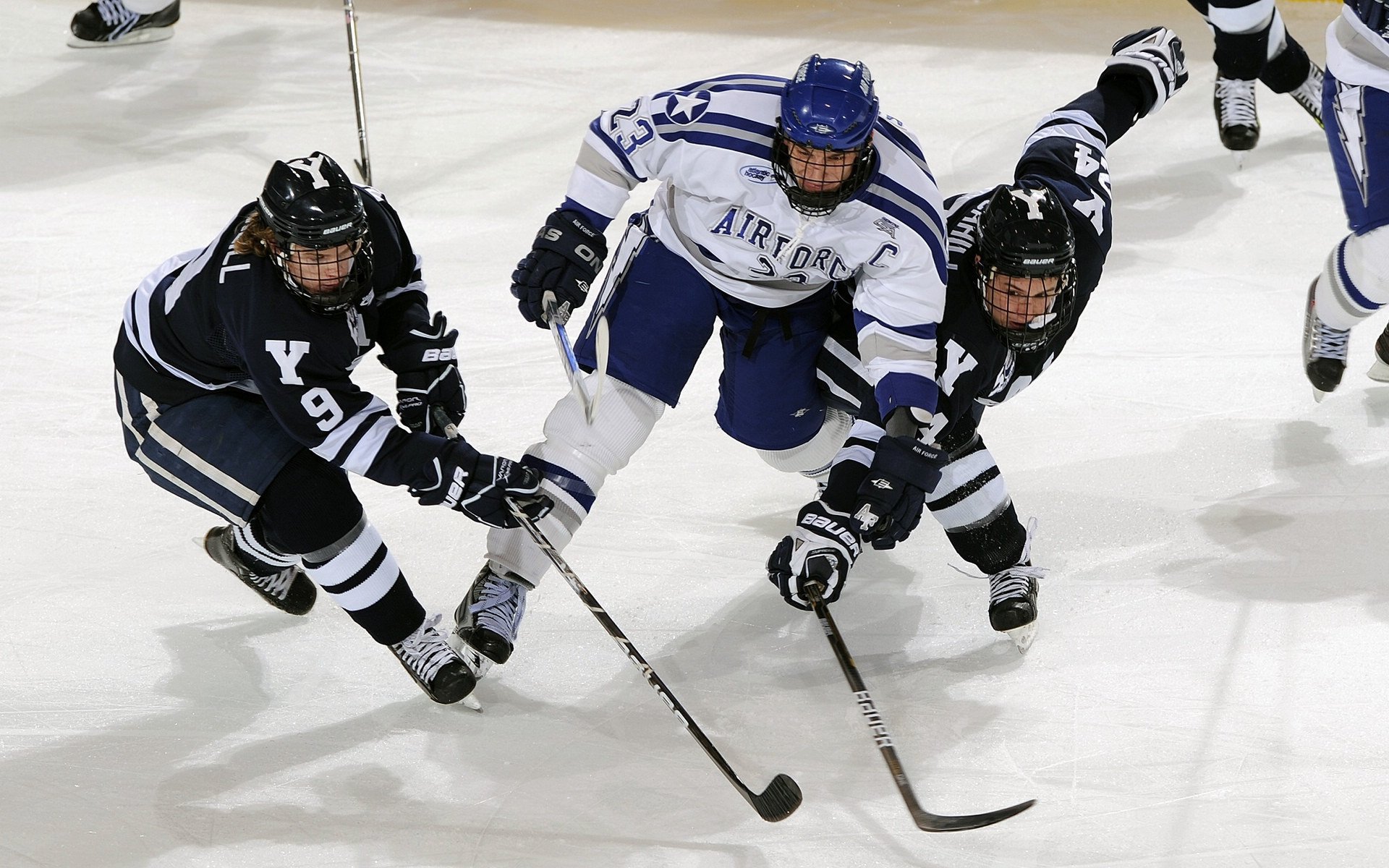 “马科斯·莫奇的防守压力与快速突破，成为阿根廷美洲狮队制胜的武器”