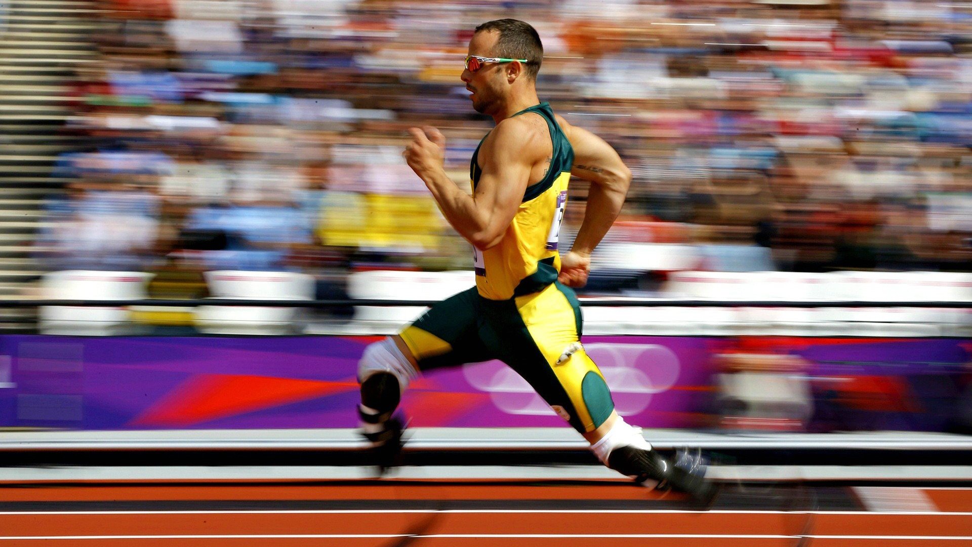 卡特的全局思维和精准踢球技术让对方无法应对，卡特球员